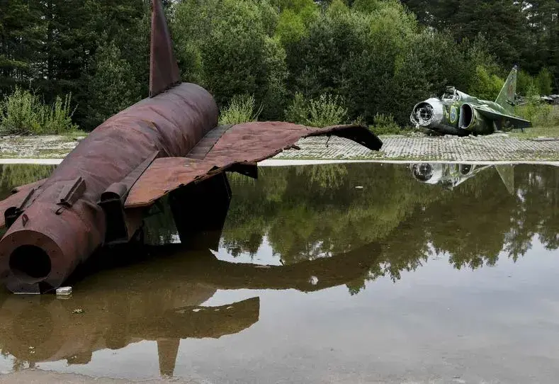 Förorenat vatten vid övergivna flygplan – miljögifter i vattendrag